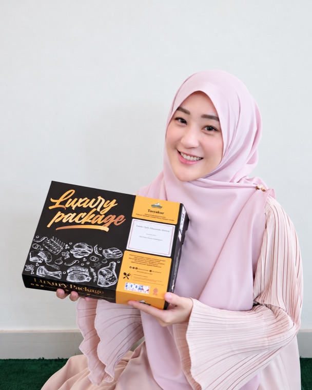 Larissa Chou dengan paket aqiqah