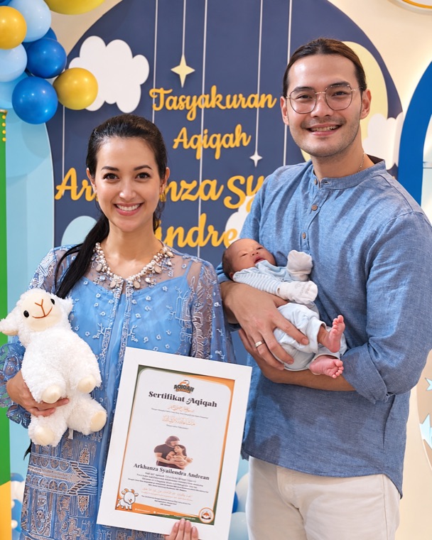 Sylvia Fully bersama keluarga